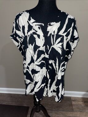 Rose & Olive Black and White Botanical Button-Front Shirt
